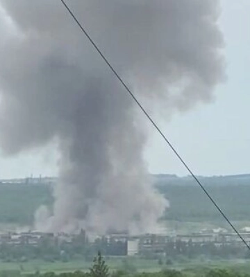В окупованому Луганську лунають вибухи, над містом видніється дим, - росЗМІ