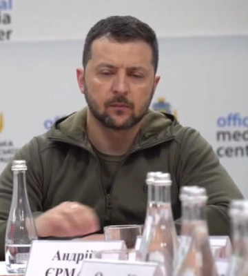 Зеленський на Херсонщині провів нараду щодо ліквідації наслідків підриву Каховської ГЕС. ВIДЕО