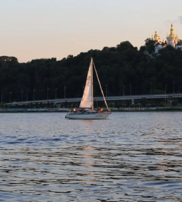 У Києві посадовець вимагав хабар за розміщення дитячих атракціонів у Гідропарку. Фото