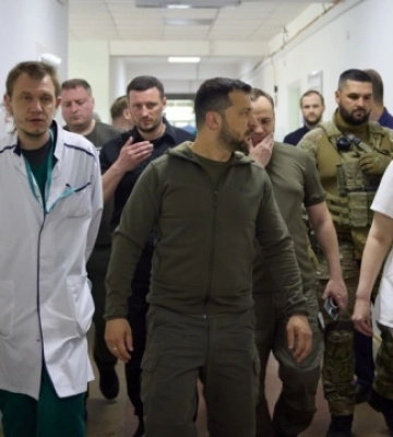 Зеленський у Херсоні відвідав пункт евакуації