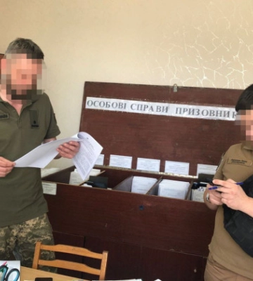В Киевской области разоблачили чиновника военкомата, который организовал схему выезда мужчин за границу