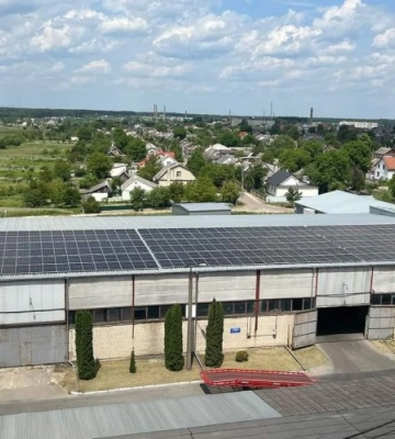 На Рівненщині склозавод обладнали сонячними панелями