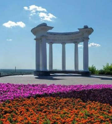 Крадіжки квітів з полтавських клумб та мотопатруль з Львова та Одеси — головне за 5 червня