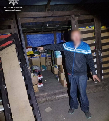 Вночі на Салтівці чоловік хотів обікрасти магазин, його зупинили патрульні