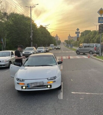 У центрі Запоріжжя автівка збила пішохода: поліція шукає очевидців ДТП
