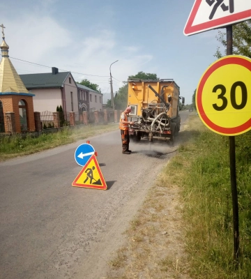 Біля Луцька ремонтують дорогу Лище-Веснянка