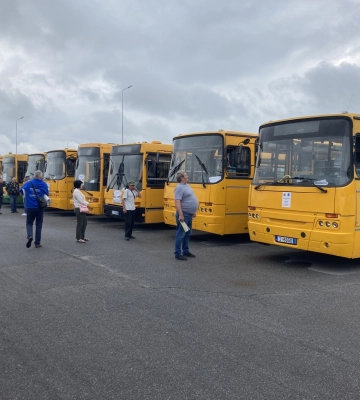 Закарпаття отримало 34 автобуси від партнерів з Угорщини. Частину з них спрямують на Херсонщину
