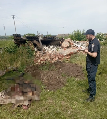В селищі Слатине ексгумували тіло чоловіка, який загинув від обстрілу РФ
