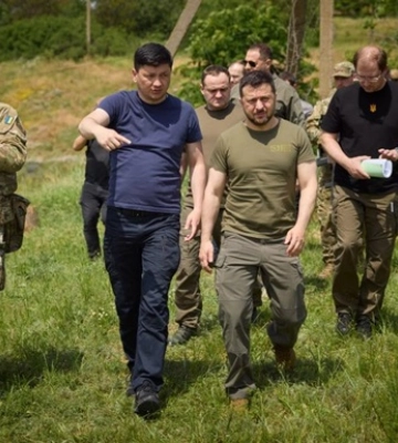 Зеленський відвідав підтоплені райони Миколаївщини