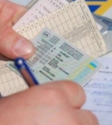 У Сарнах патрульні затримали чоловіка, який за звільнення з роботи помстився роботодавцю