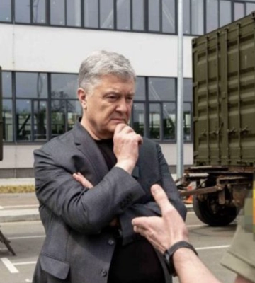 Петро Порошенко передав техніку бійцям, які воюють на сході України