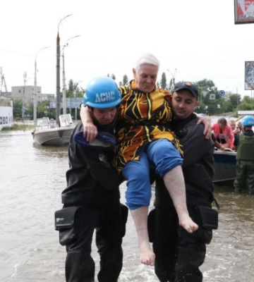 Бійці ДСНС евакуювали з підтоплених територій Херсонщини більше двох тисяч людей