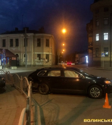 ДТП в центрі Луцька: зіштовхнулися Volkswagen і маршрутка, водій якої виявився п’яним
