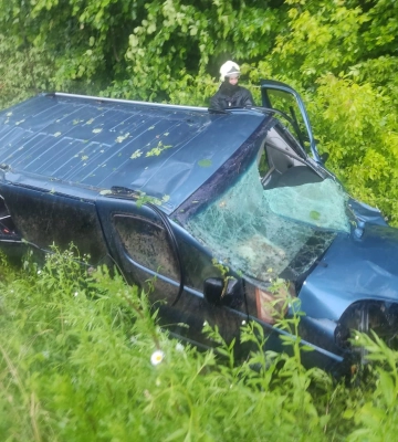 Водій загинув: на дорозі Львів-Самбір-Ужгород автомобіль злетів у кювет