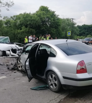 Зіткнення двох автомобілів на трасі Київ-Чоп: п&#039;ятеро травмованих