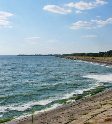 Рівень води у Каховському водосховищі за добу знизився на метр