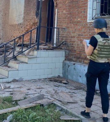 Поранення отримали троє людей: слідчі зафіксували наслідки воєнних злочинів росіян на Харківщині