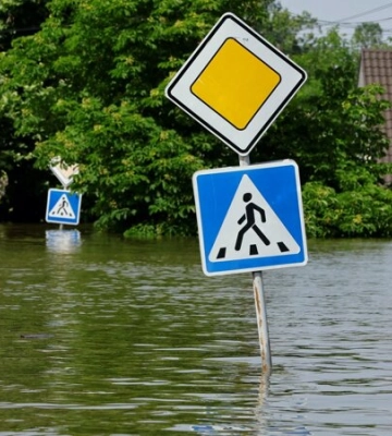 Уничтожение россиянами Каховской ГЭС: в Новой Каховке уровень воды снизился, самая худшая ситуация в Корсунце