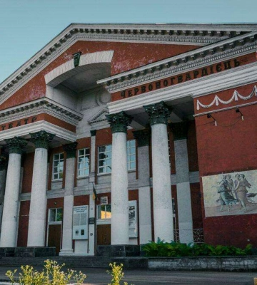&quot;Свист крізь дірку в зубах&quot;. Мешканців Дніпра запрошують на благодійну виставу