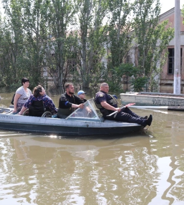 У Херсоні та околицях триває рятувальна операція