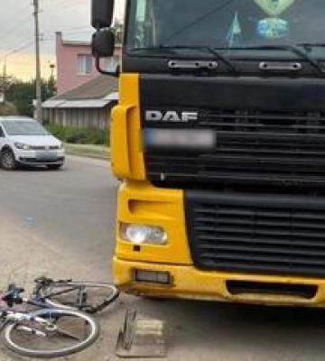 На Полтавщині вантажівка наїхала на 59-річну велосипедистку