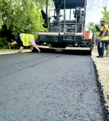 «Приклад для Полтави»: в Опішні з нуля збудували майже півкілометра сучасної дороги та планують цьогоріч зробити ще 9 автошляхів