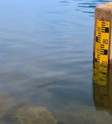 На Нікопольщині вода відійшла від берега на 500 метрів - стали водоканали та насосна станція