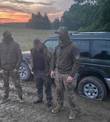 На Буковине пограничникам пришлось стрелять, чтобы остановить авто нарушителя