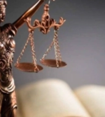 Чоловіка, який шарпав під магазином у Вербені жінку, оштрафували на 51 гривню