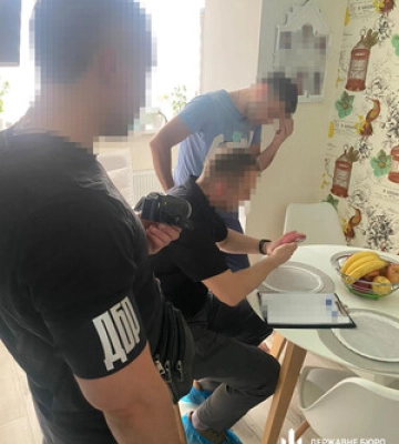 Таможенники из Днепропетровской области на схеме растаможивания спирта в качестве растворителя для красок заработали более 53&amp;hellip;