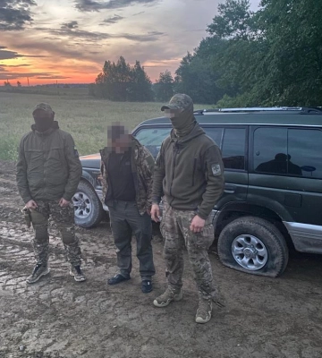 На Буковині прикордонникам довелося стріляти, щоб зупинити машину порушника