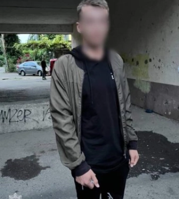 Патрульні виявили чоловіка який розгулював Ужгородом з ймовірними наркотичними речовинами