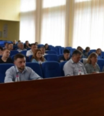У Звягелі, попри нічні обстріли, виділили 2 мільйони гривень з бюджету для допомоги Херсонщині