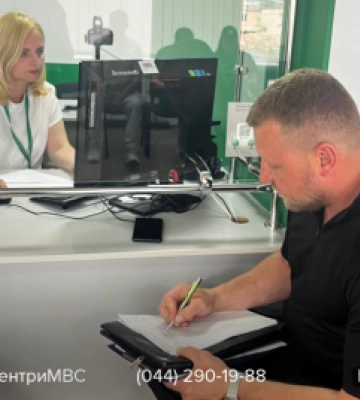 До одного з сервісних центрів МВС у Житомирі тричі викликали поліцію