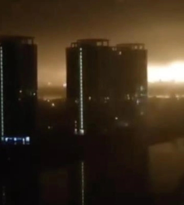 В Киеве обломки упали на проезжую часть