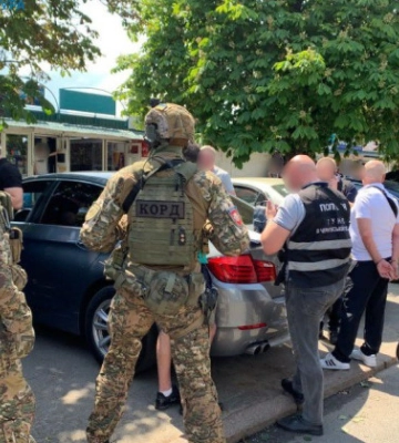 Вимагали гроші у в&#039;язнів СІЗО та їх родичів: на Чернігівщині викрито злочинну групу