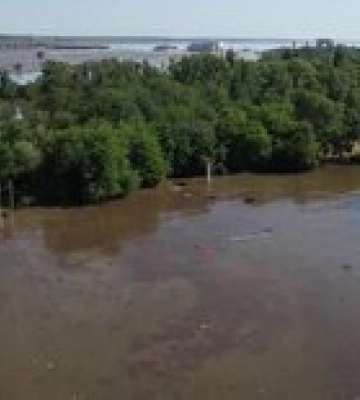 Оккупанты остаются в Новой Каховке, вода начинает спадать – мэр города