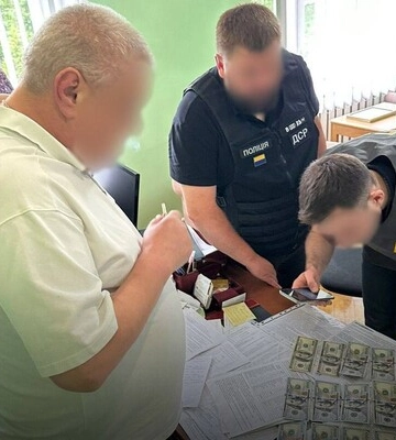 Требовал взятку за документы: избрана мера пресечения депутату Ровенской облрады