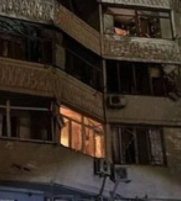 Вибило вікна і спалахнула пожежа: в Одесі уламки &quot;Шахеда&quot; впали на житловий будинок. Фото