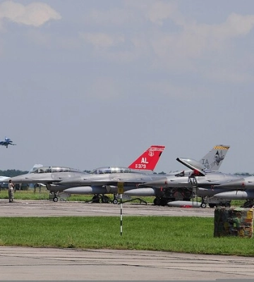 Росія атакувала Полтавщину крилатими і балістичними ракетами. Є пошкодження аеродрому та техніки