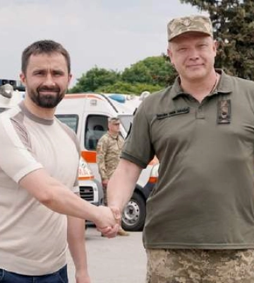 Метінвест Ахметова поставив медикам ЗСУ відразу 30 швидких за один день