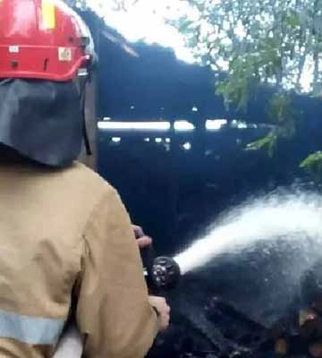 На Гребінківщині сталася пожежа у приватній господарчій споруді