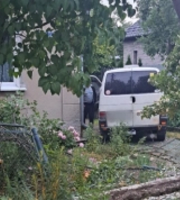 У Луцьку пʼяний водій зніс паркан та хотів відкупитися від відповідальності хабарем