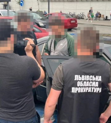 $5000 за статус багатодітного батька – на Львівщині затримано організатора незаконного перетину кордону