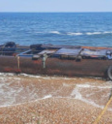 Море на Одещині після підриву дамби перетворюється на кладовище та сміттєзвалище: прикордонники показали нові кадри