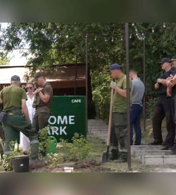 Власниця &quot;Home park&quot; у Дніпрі напала на комунальників: що сталося