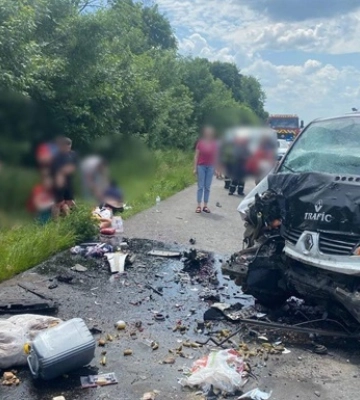 На трасі в Київській області сталося зіткнення: дві людини загинули (Фото)
