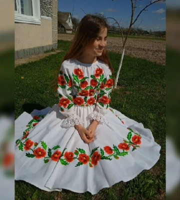 Вишиванки волинської майстрині носять у США та Вірменії