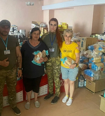 Криворізькі волонтери евакуюють людей та тварин з Херсонщини та допомагають переселенцям