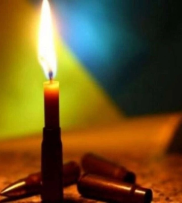 У нього залишилась дружина і троє дітей. У бою загинув Дмитро Лаптєв з Дніпропетровщини